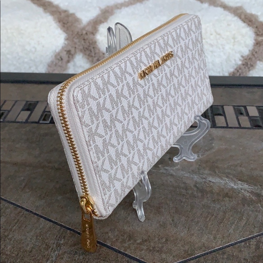 MICHAEL KORS LG ZA CONTINENTAL VANILLA WALLET - Picture 16 of 16